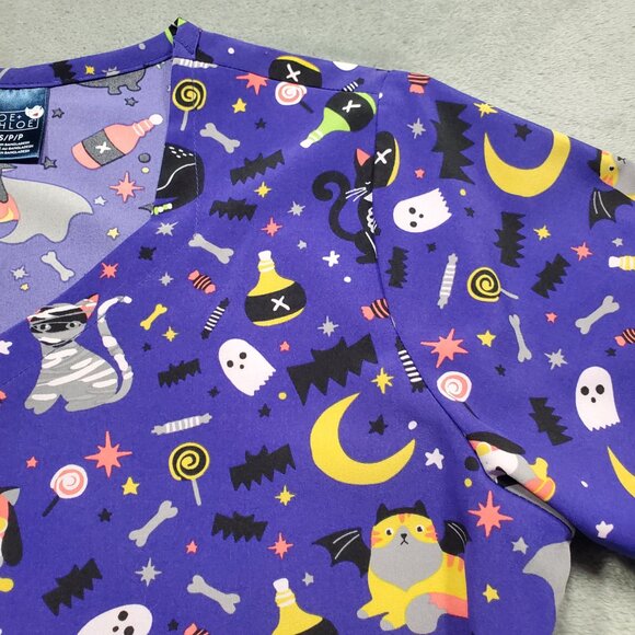 Zoe + Chloe Halloween V-neck Scrub Top 2 Pockets Spooky Cats and Dogs Wmn Sz S - Picture 5 of 10